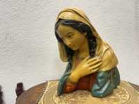 Голяма религиозна статуя - дева Мария