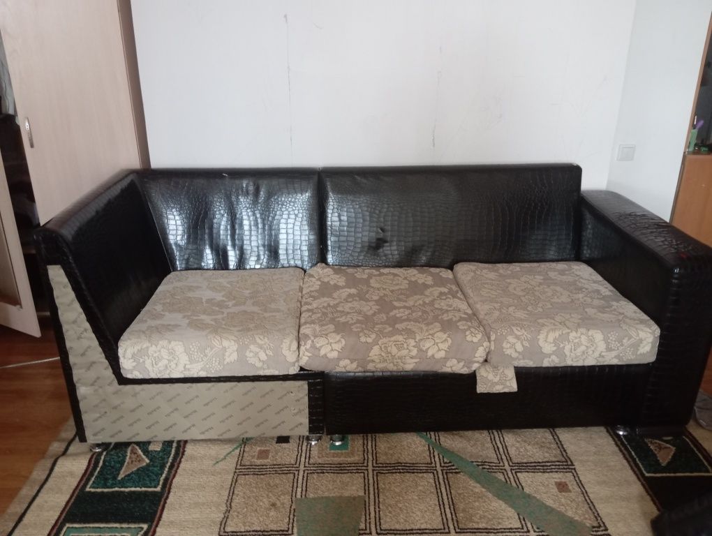 Продам диван три части