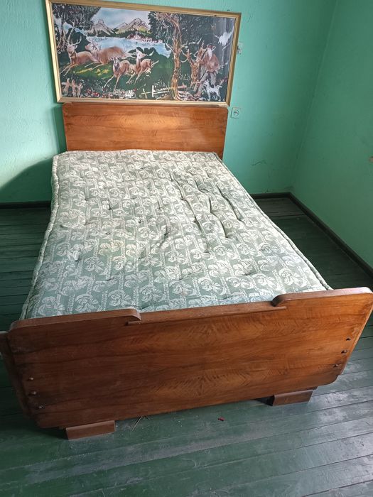 Масивно легло с дюшек