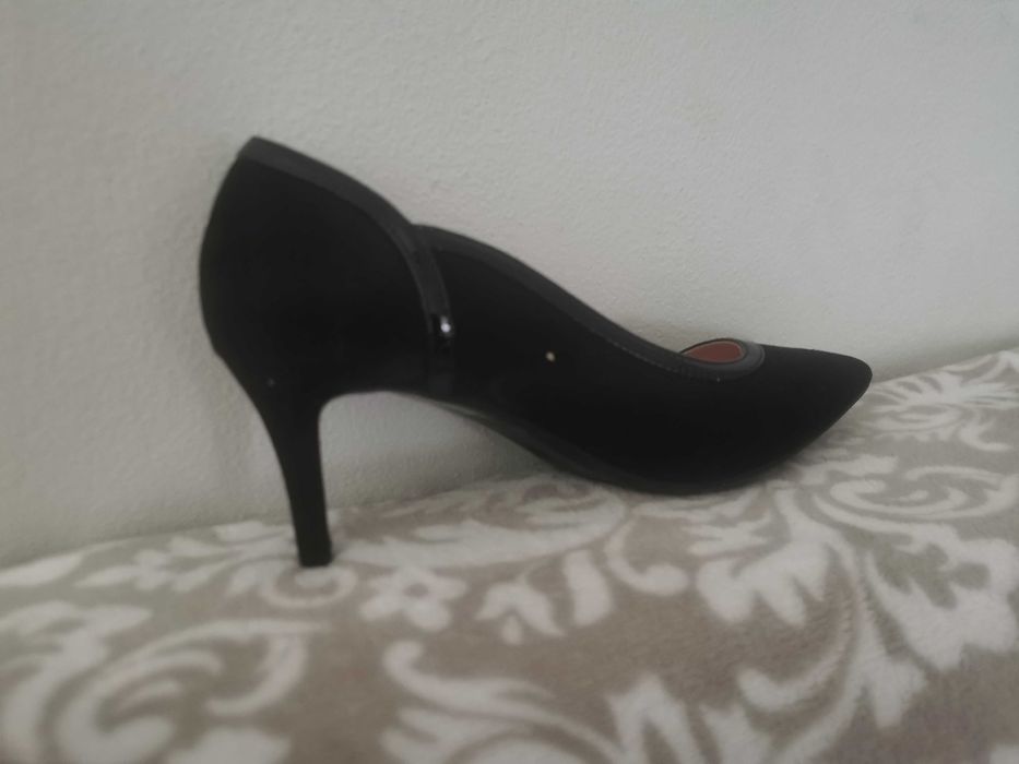 Pantofi cu toc noi marime 38