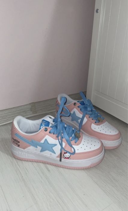 adidasi Hello Kitty