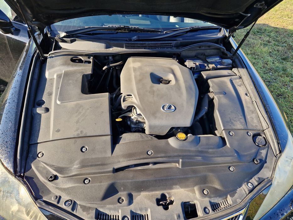 Dezmembrez Lexus is220 2.2 177 cp 2006