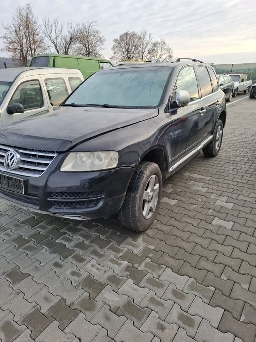 Vand capota,bara,far,usi Touareg