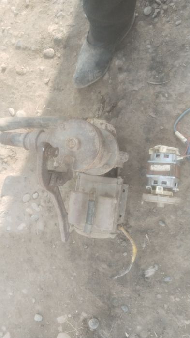 Маторчалар уйда декор ётибди ишлайди иккаласи хам 500000