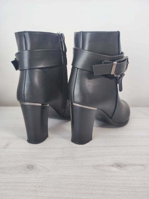 Черни високи боти