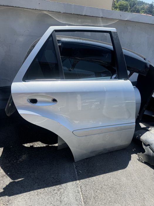 Задна дясна врата за Mercedes ML W164 цвят 775