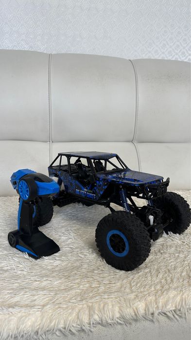 Машинка на пульте управления