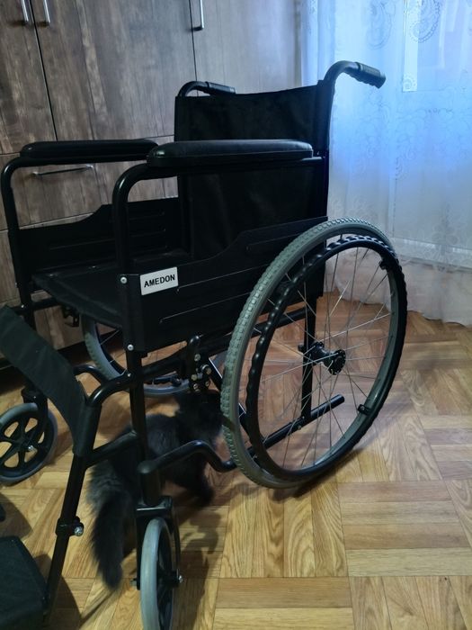 Продам инвалидную коляску