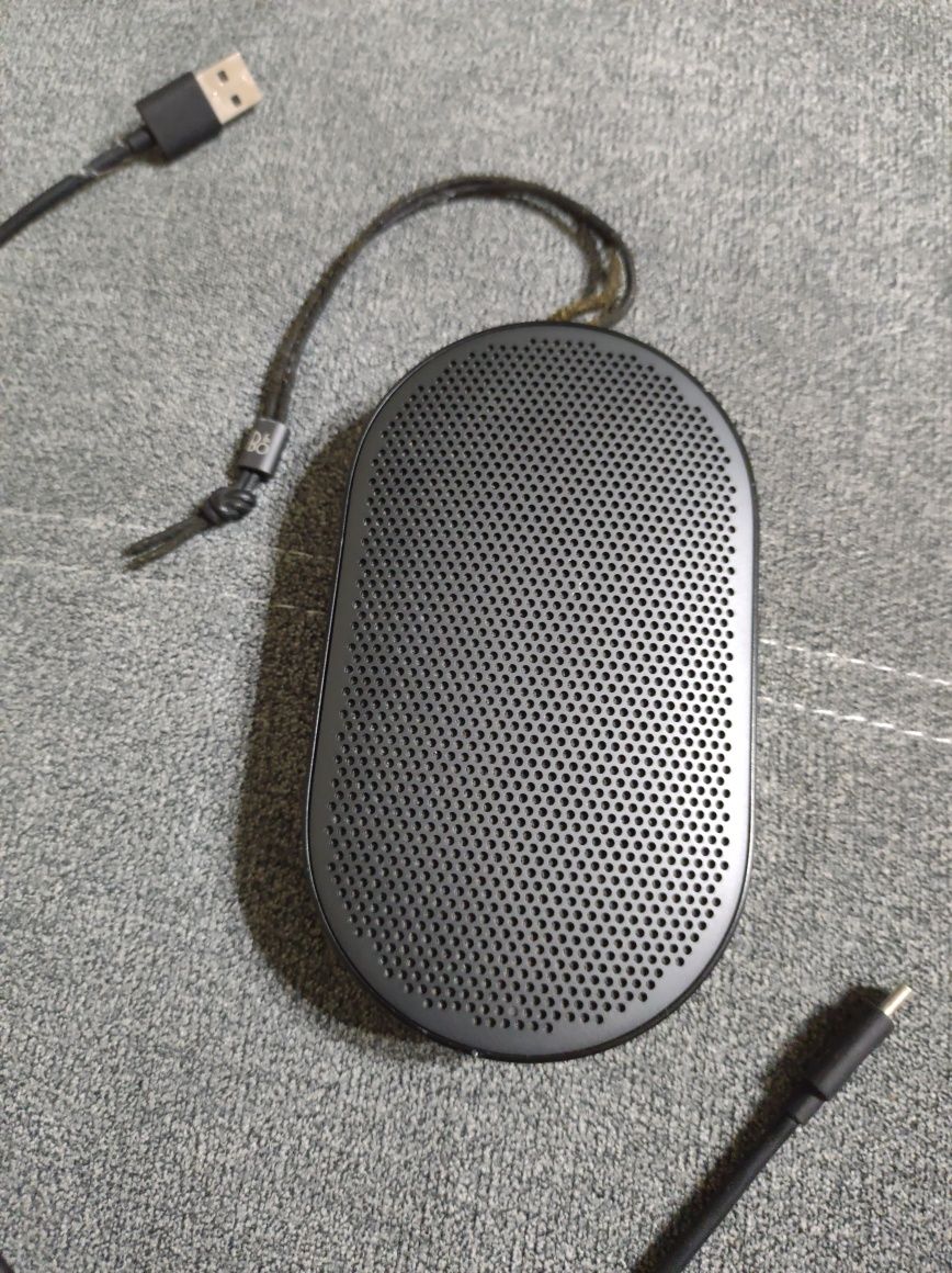 Vând boxa portabila BANG & OLUFSEN P2