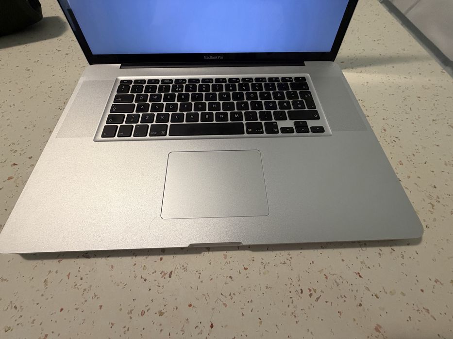MacBook Pro 17-inch