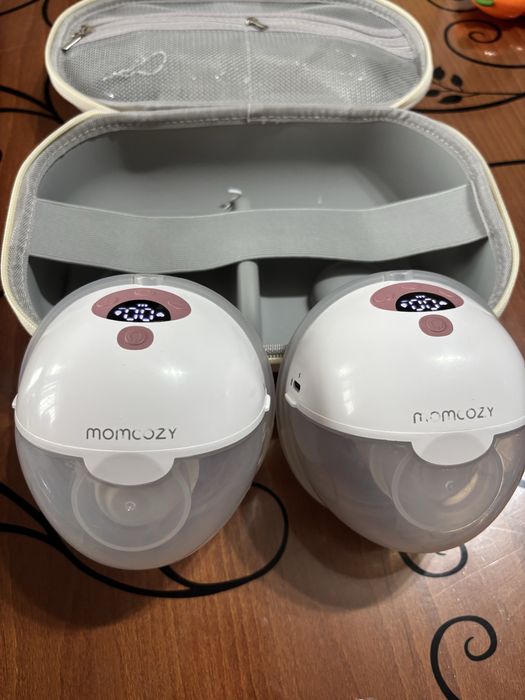 Две помпи за кърма- hands free - Momcozy M5 - Помпа за кърма