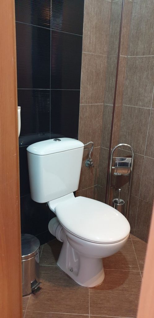 Дава се под наем Магазин в Плевен, Идеален център - 135 кв.м за 612 € - Снимка #4