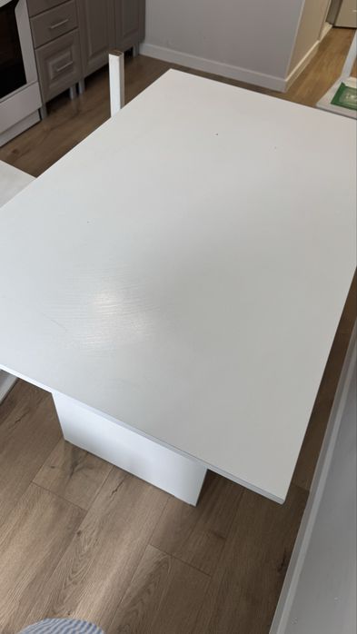 Продам стол и 4 табуретки