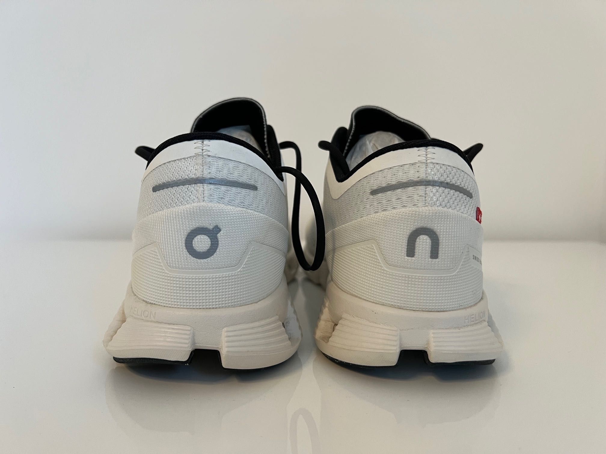 Sneakers On Running Cloud X 44