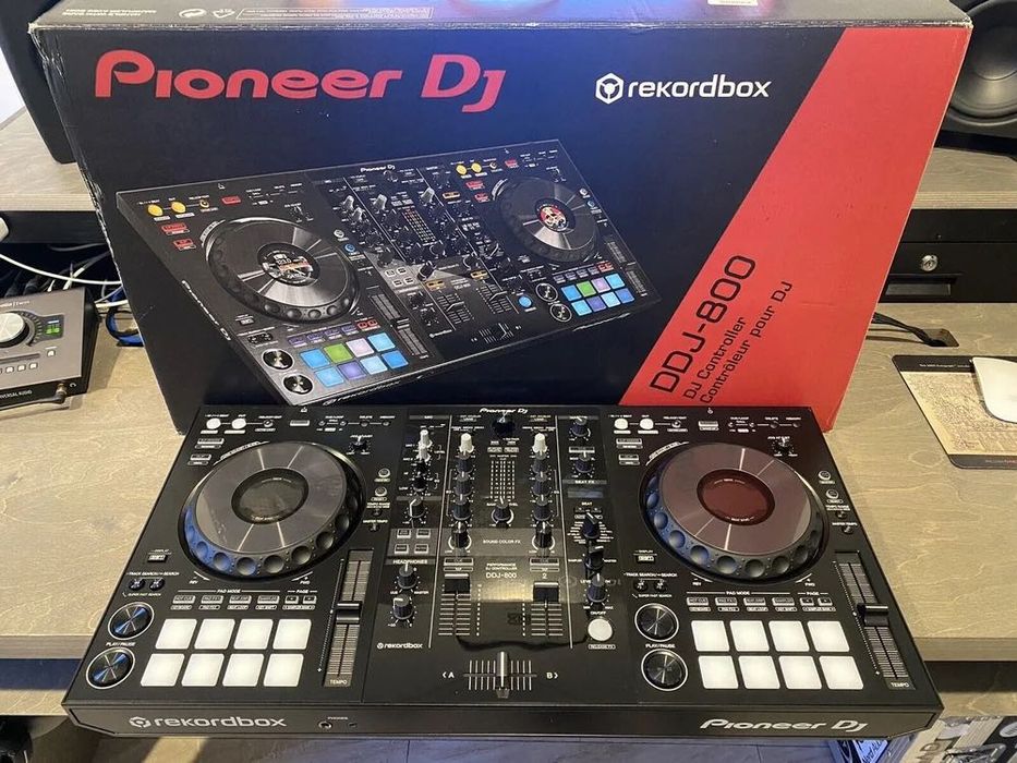 Перфектна конзола Pioneer ddj-800 с твърд Кейс!!!