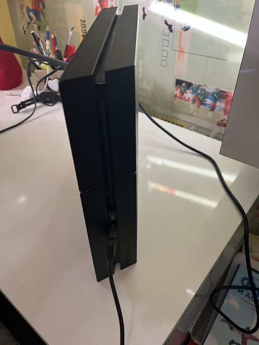 PS4 1ТВ с 2 контролера и 5 диска