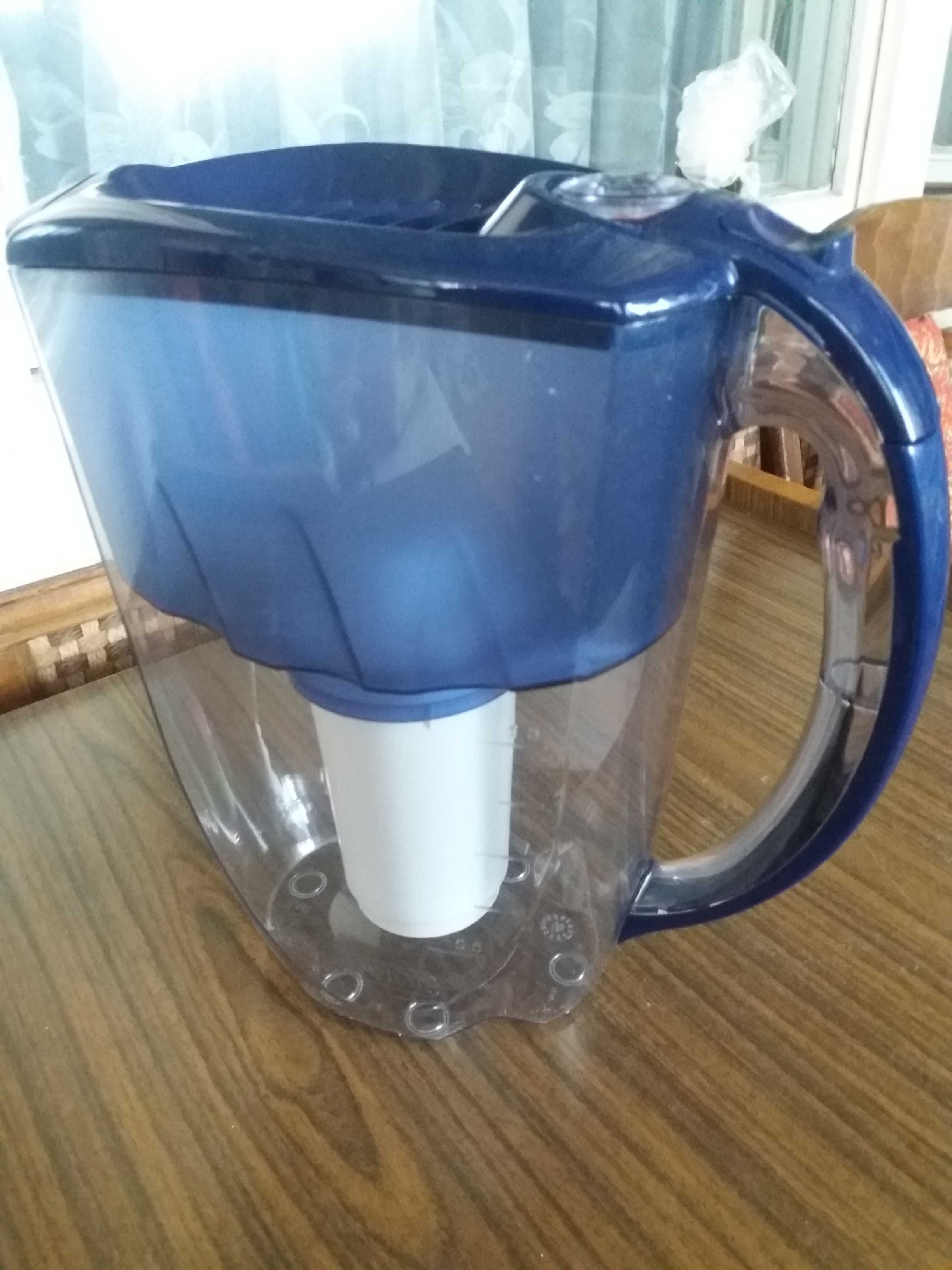 Чайник для очистки питьевой воды с фильтром.
