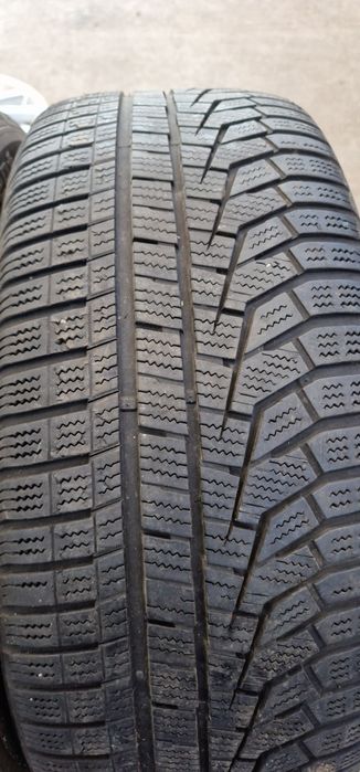 235 55 17 Hankook 2 anvelope iarna