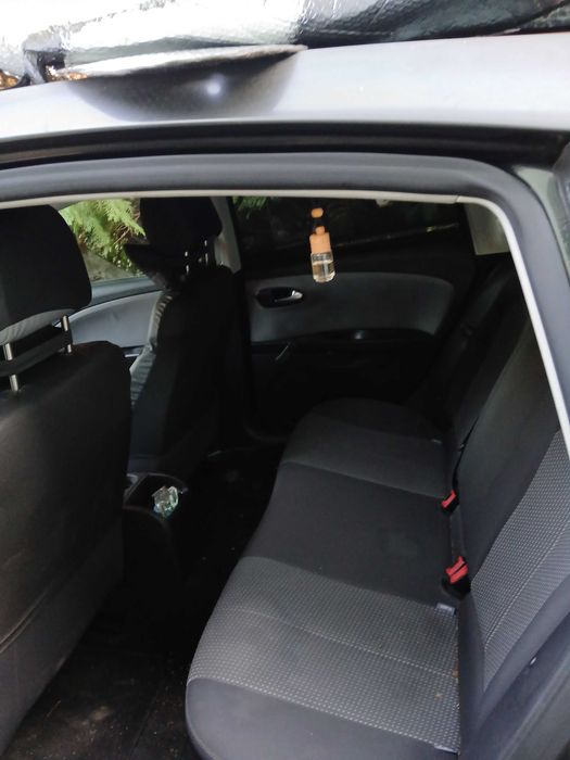 Se vinde seat leon  1.6 tdi 2012.   208000 km