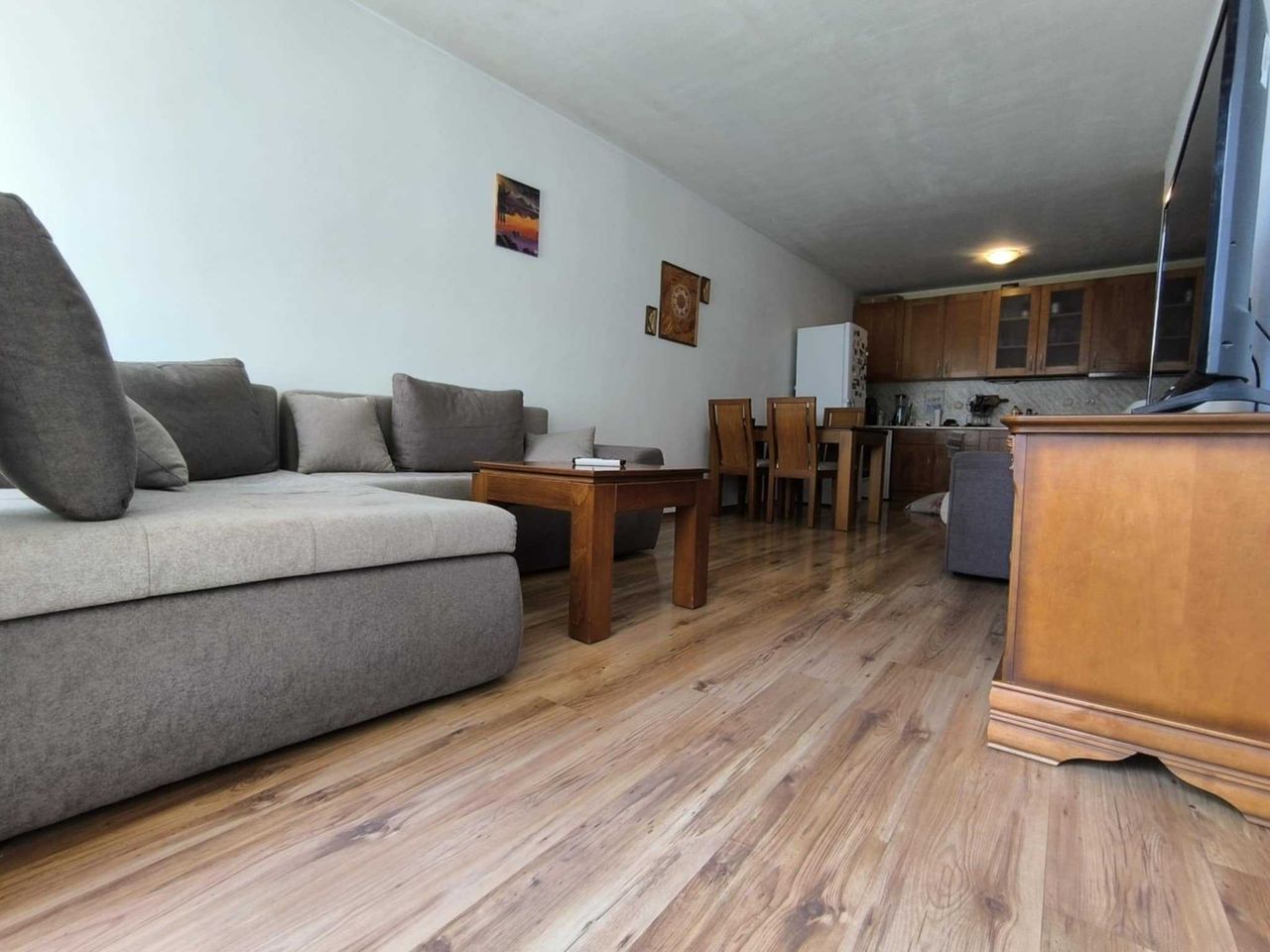 Дава се под наем Тристаен апартамент в София, Център - 100 кв.м за 870 € - Снимка #1