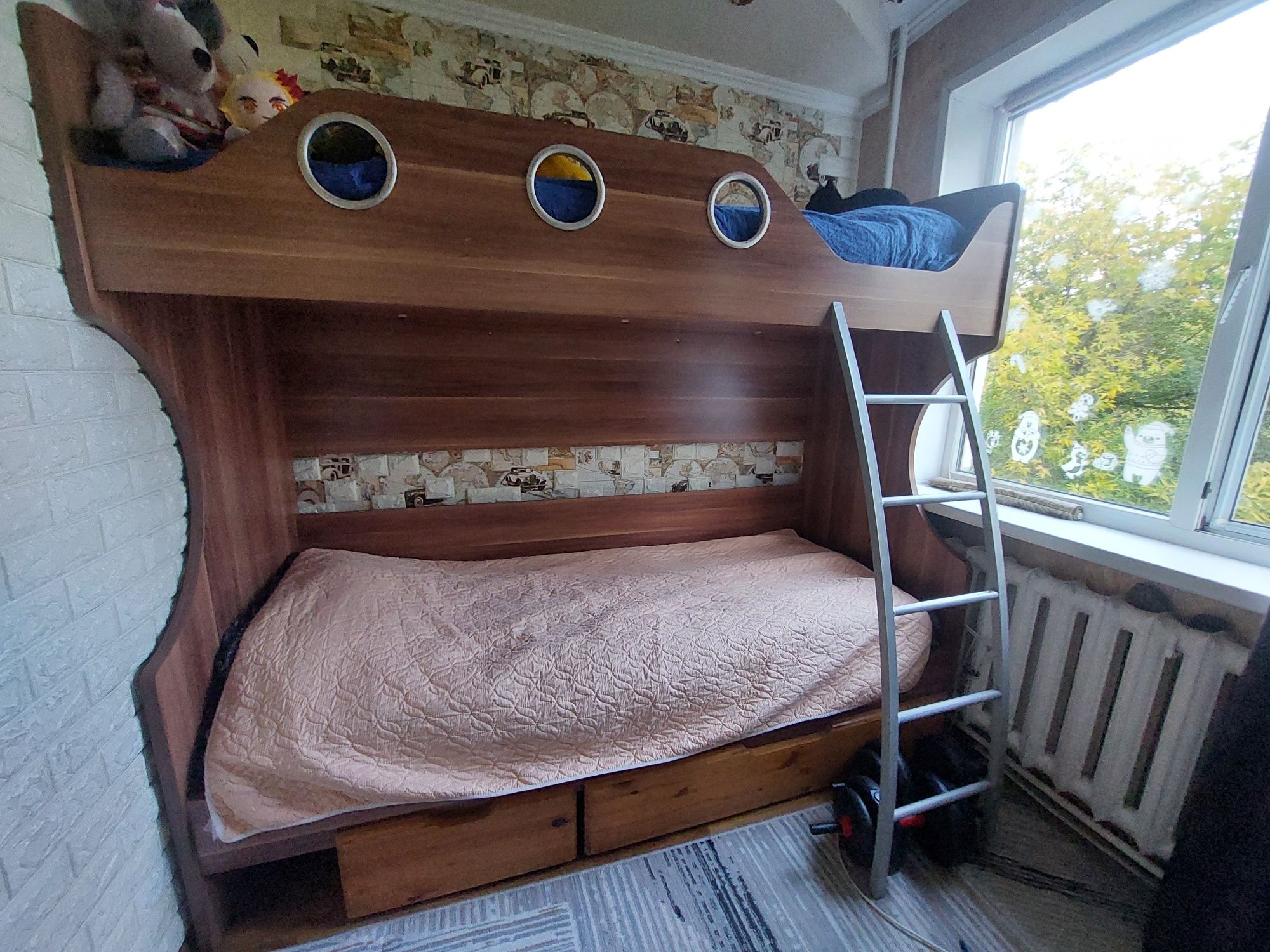 Продам двухъярусную кровать