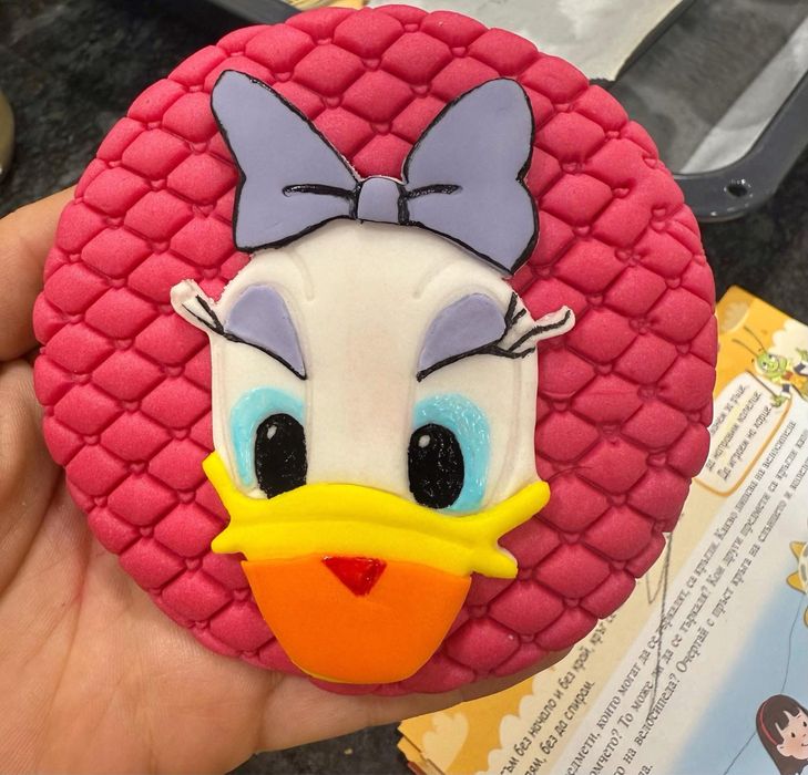 Ръчно изработени медени бисквити с фондан