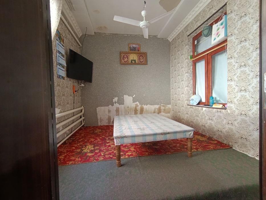 Uy sotladi xolati yaxshi kirb 69000$ kelishiladgan joyi bor