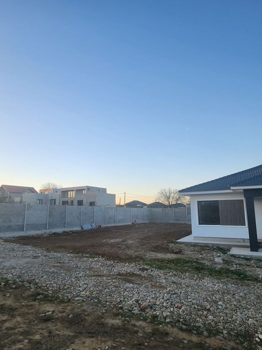 Vand casa noua in Paleu zona Hexol langa drumul principal