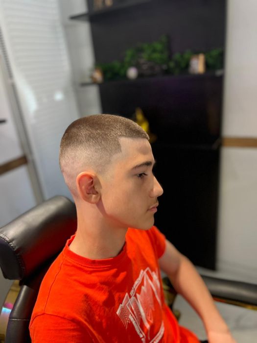 Ofer servicii de tuns (spălat+aranjat) cu barbă sau fară