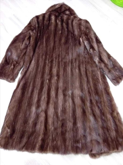 Vând blană Nurcă in stare buna .M 800 lei