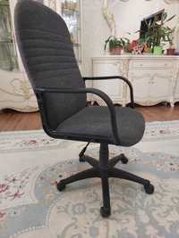 Продается офисные кресло
