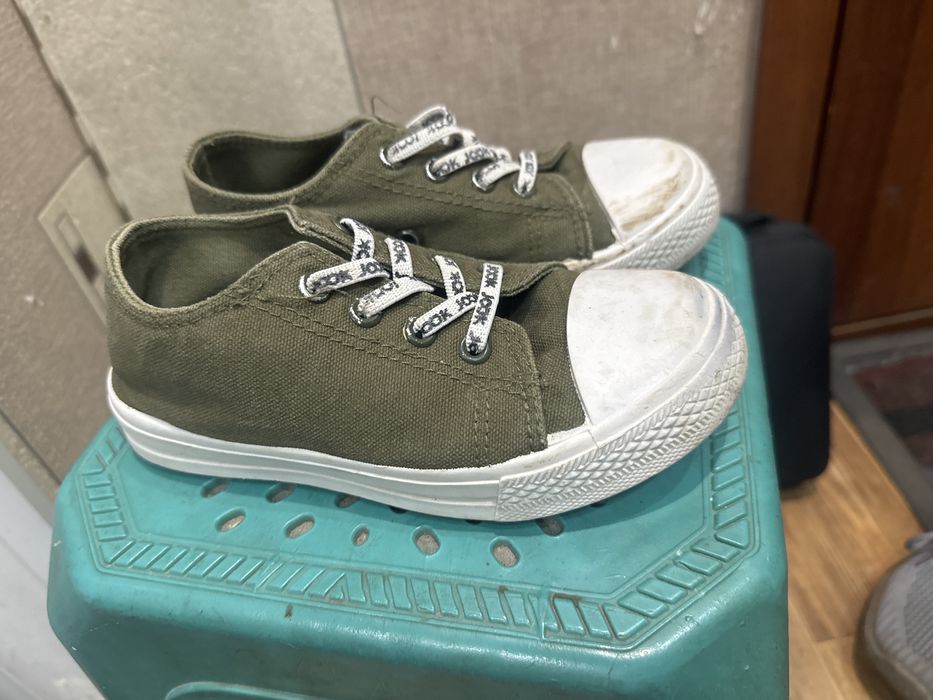 Отдам за шоколадку детские кеды, 31 размер