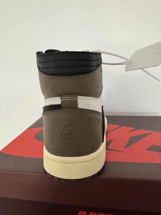 Jordan 1 Travis Scott