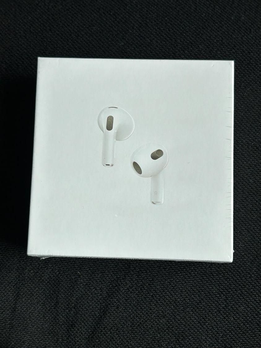 Слушалки Apple AirPods 3rd Gen MagSafe
Charging Case