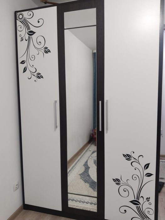 Үш есікті Шкаф сатылады