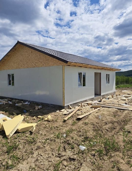 Vand casa modulare pe structura metalica