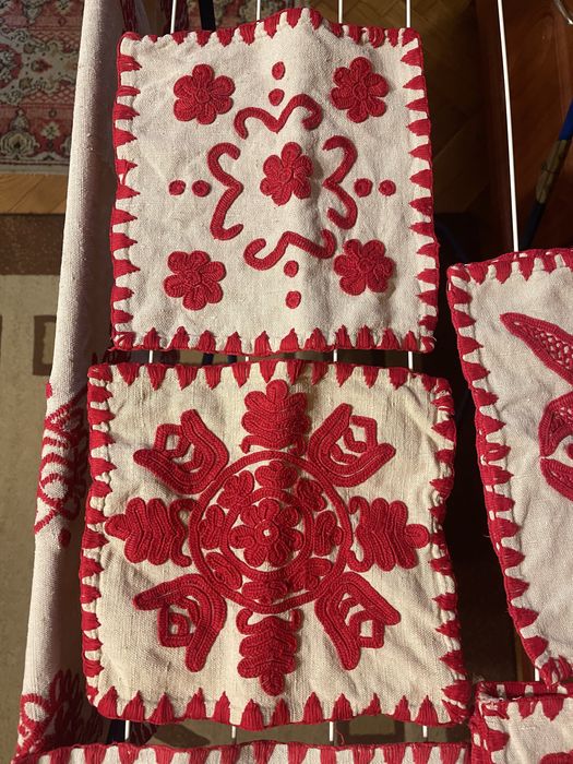 cusaturi pe panza brodate manual