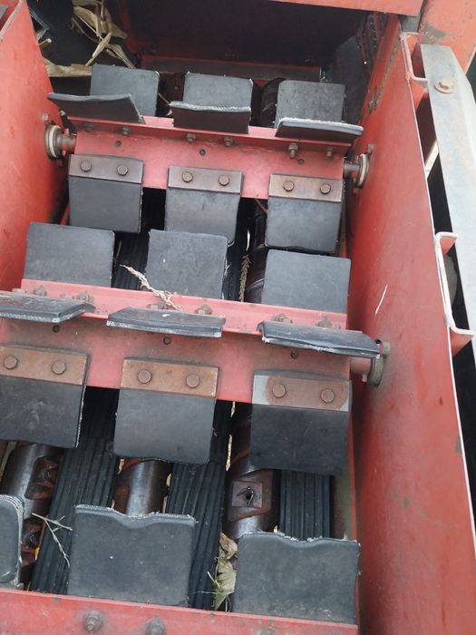 Vând culegătoare porumb