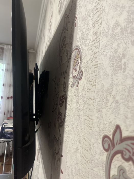 TLC smart TV в отличном состоянии