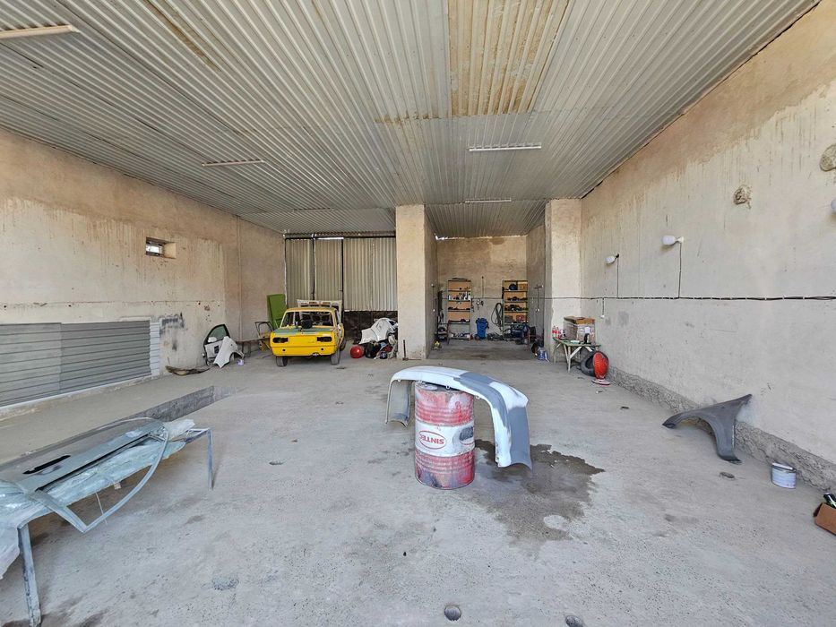 Avto servisga mo‘ljallangan joy orqa yer maydoni bilan birga sotiladi.