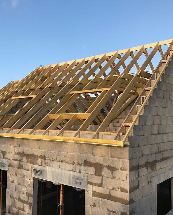 Executam acoperisuri de la A-Z