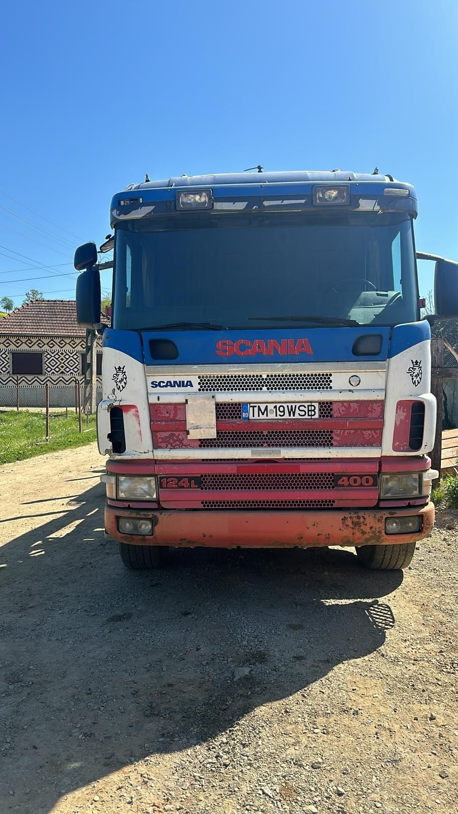 Vând camion cu macara Scania