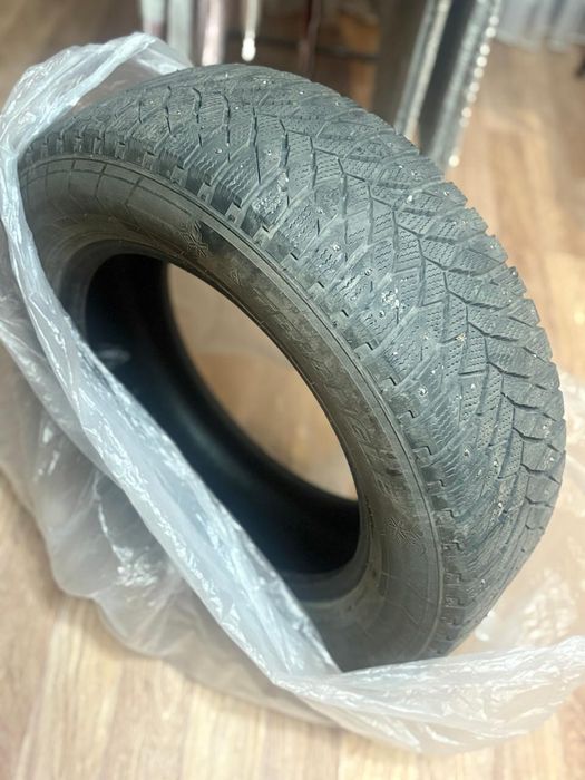 Продам зимние шины шипованные 225/65/17