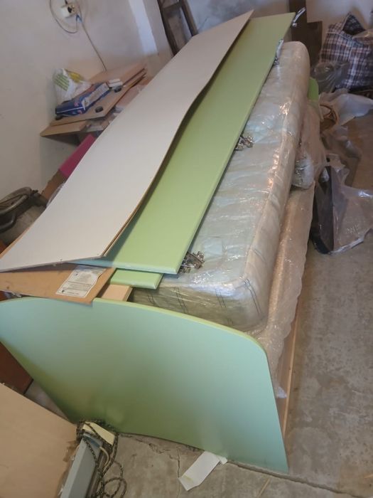 Продам кровать ,шкафы посудамойка и многое другое