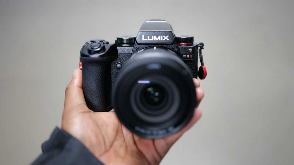Panasonic LUMIX S5II - Camera Mirrorless Full Frame - body + cage
