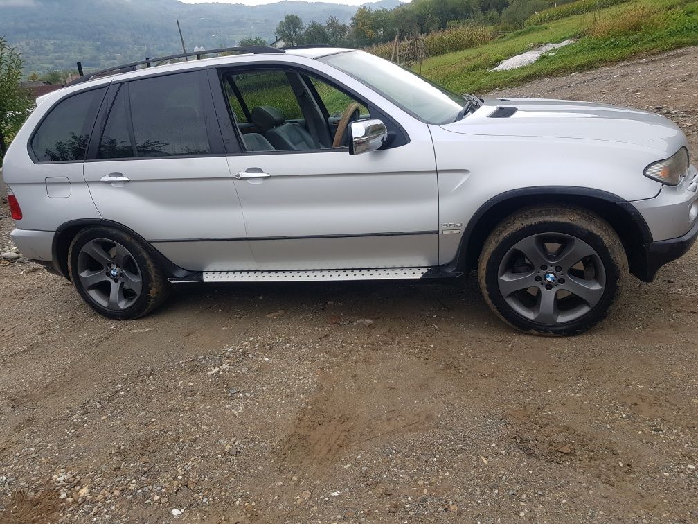 Dezmembrez bmw x5 218 hp