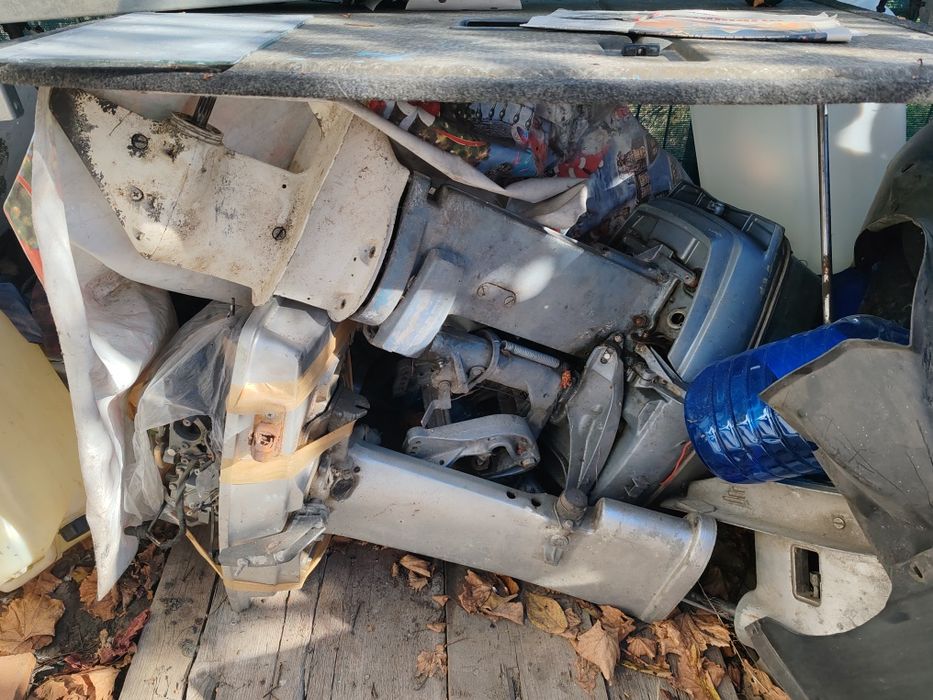 Vând motor barca  JOHNSON Bombardier. 25 cp  2T - pornire  electrica