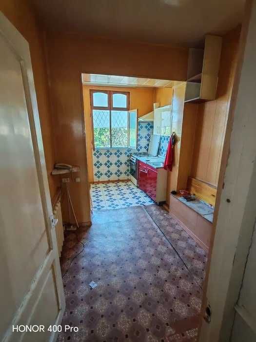 Qora-qamish mavzesida 4 xonali kvartira sotuvda