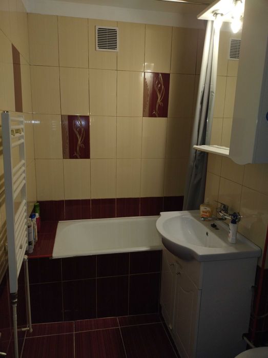 PF. Dau in chirie Ap.3 camere