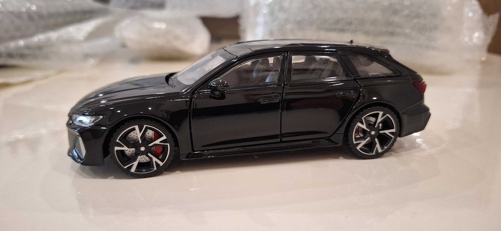 Ауди Audi RS6 1:32 отваряеми врати, капак, светещи фарове и стопове